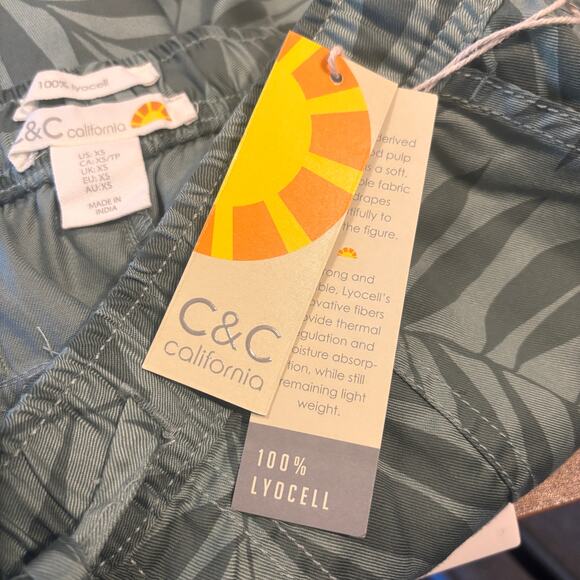 NWT C&C California Lyocell Green Fern Palm Print Pull On Joggers Drawstring XS - Picture 7 of 8